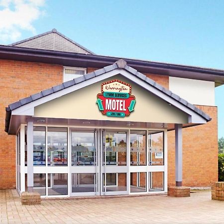 Warrington Motel, J20 M6 Lymm Services Dış mekan fotoğraf