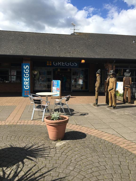 Warrington Motel, J20 M6 Lymm Services Dış mekan fotoğraf