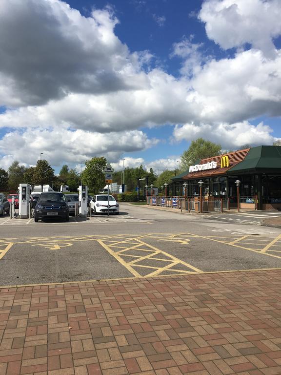 Warrington Motel, J20 M6 Lymm Services Dış mekan fotoğraf