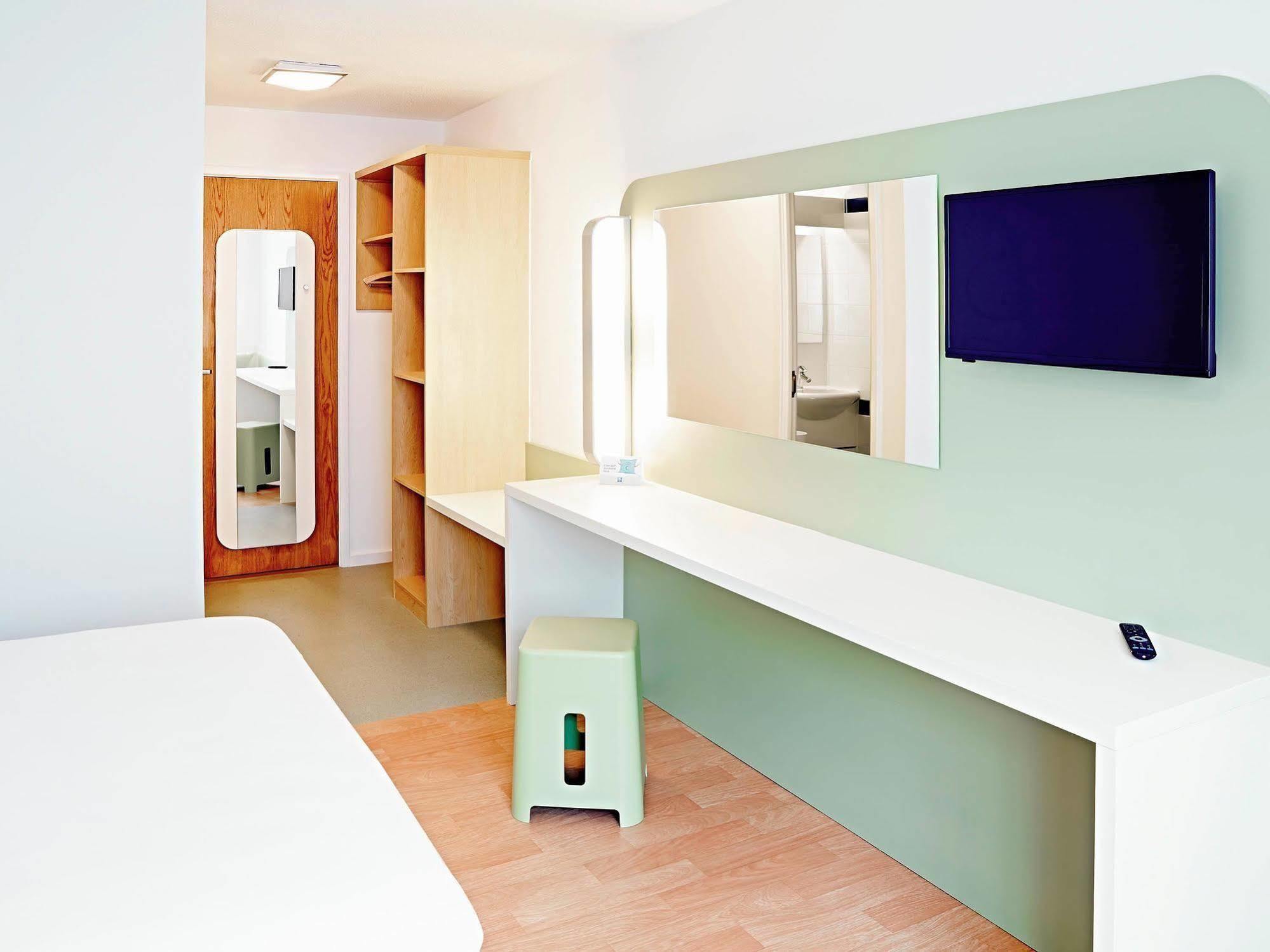 Warrington Motel, J20 M6 Lymm Services Dış mekan fotoğraf